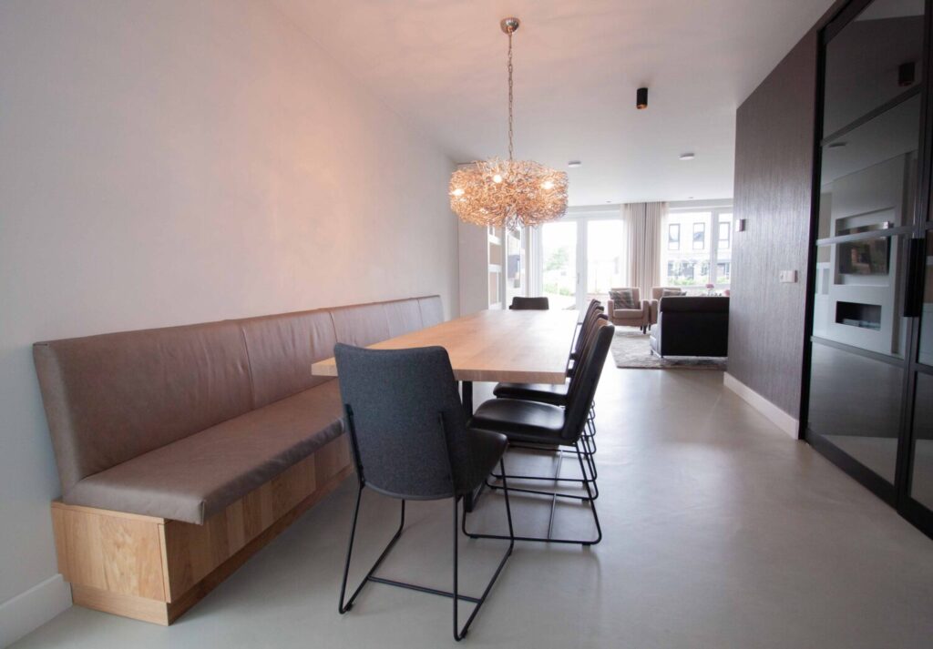 EPI gietvloer in eetkamer